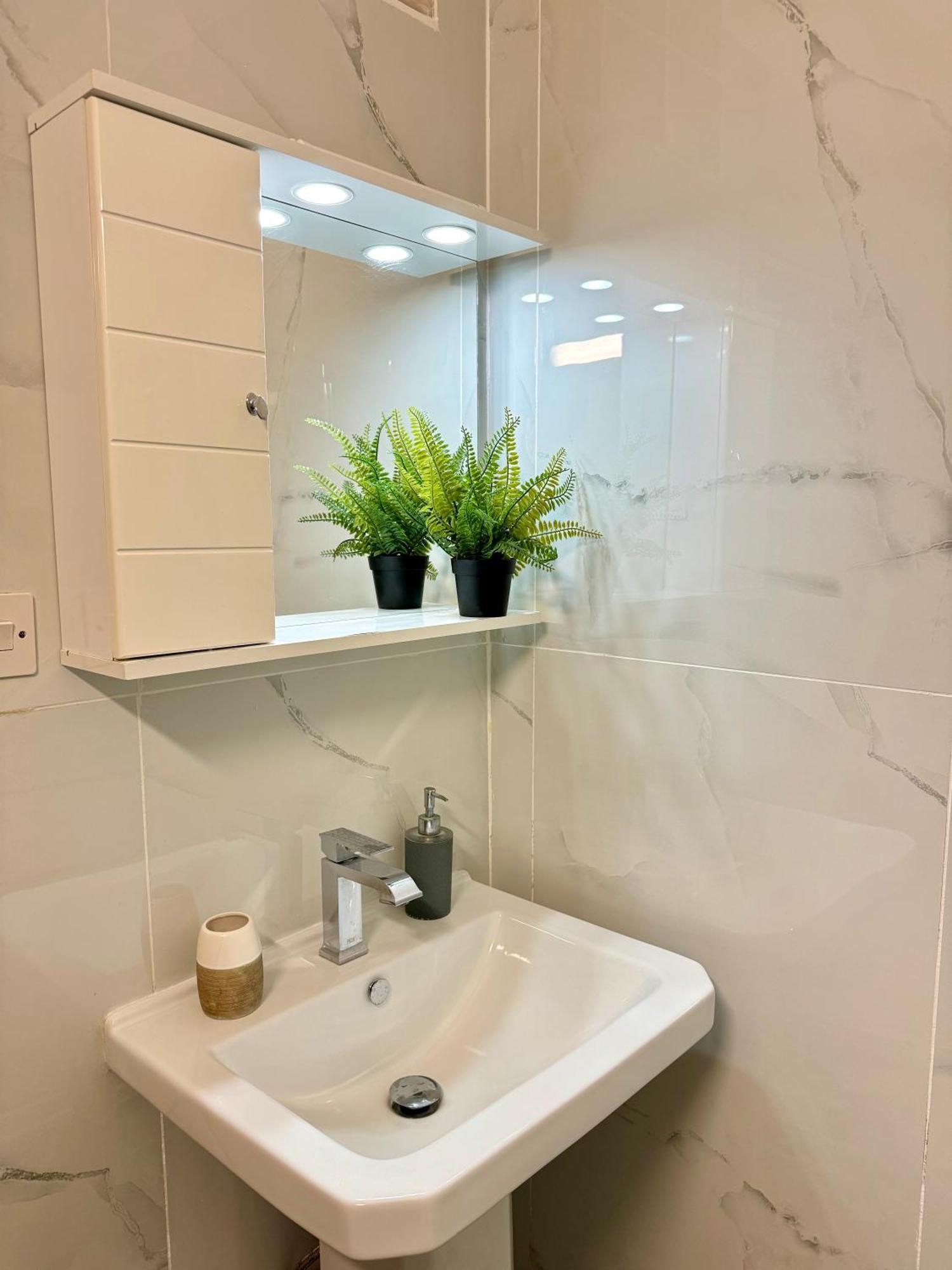 Dub House Apartment Пафос Екстериор снимка