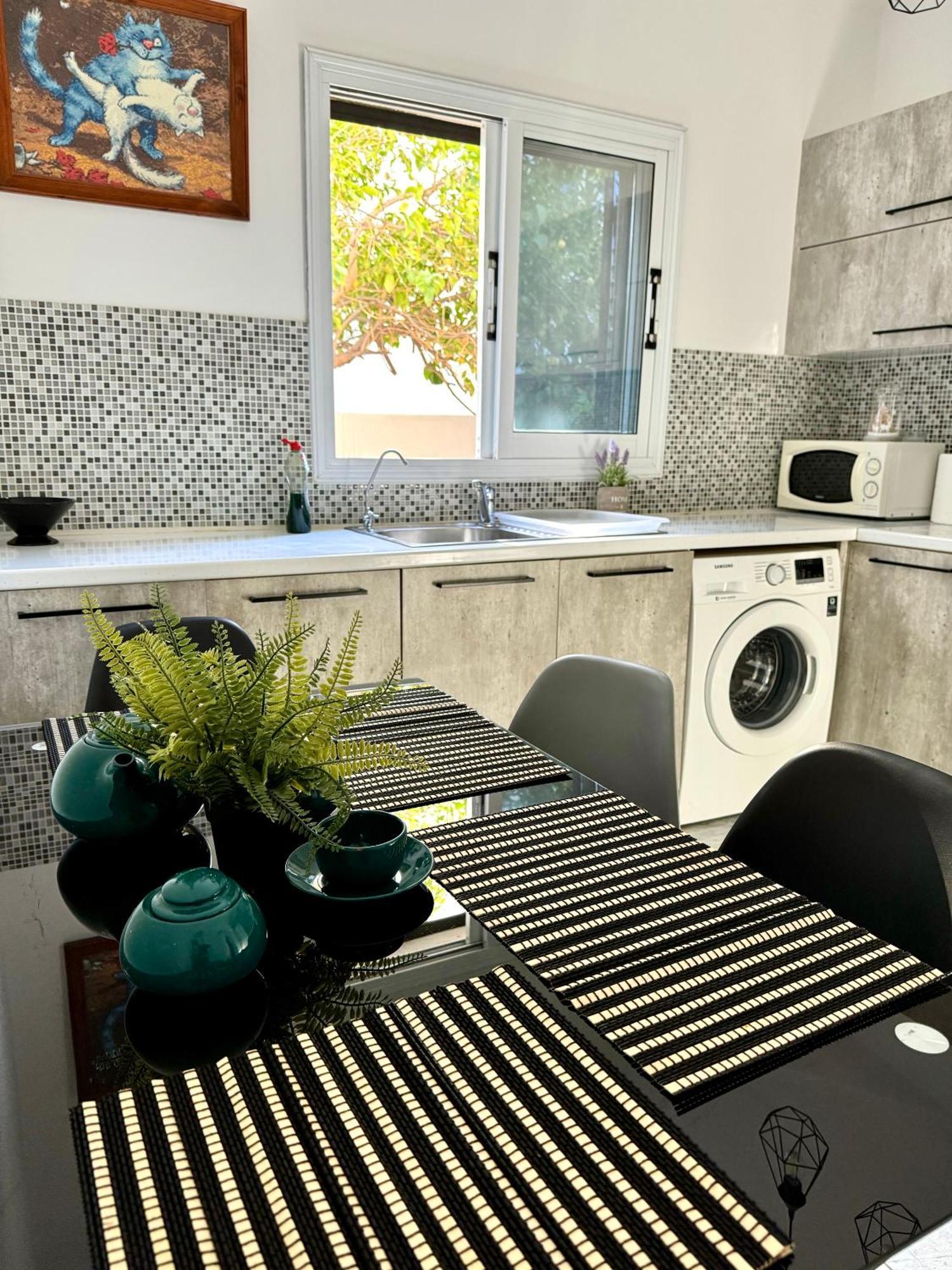 Dub House Apartment Пафос Екстериор снимка