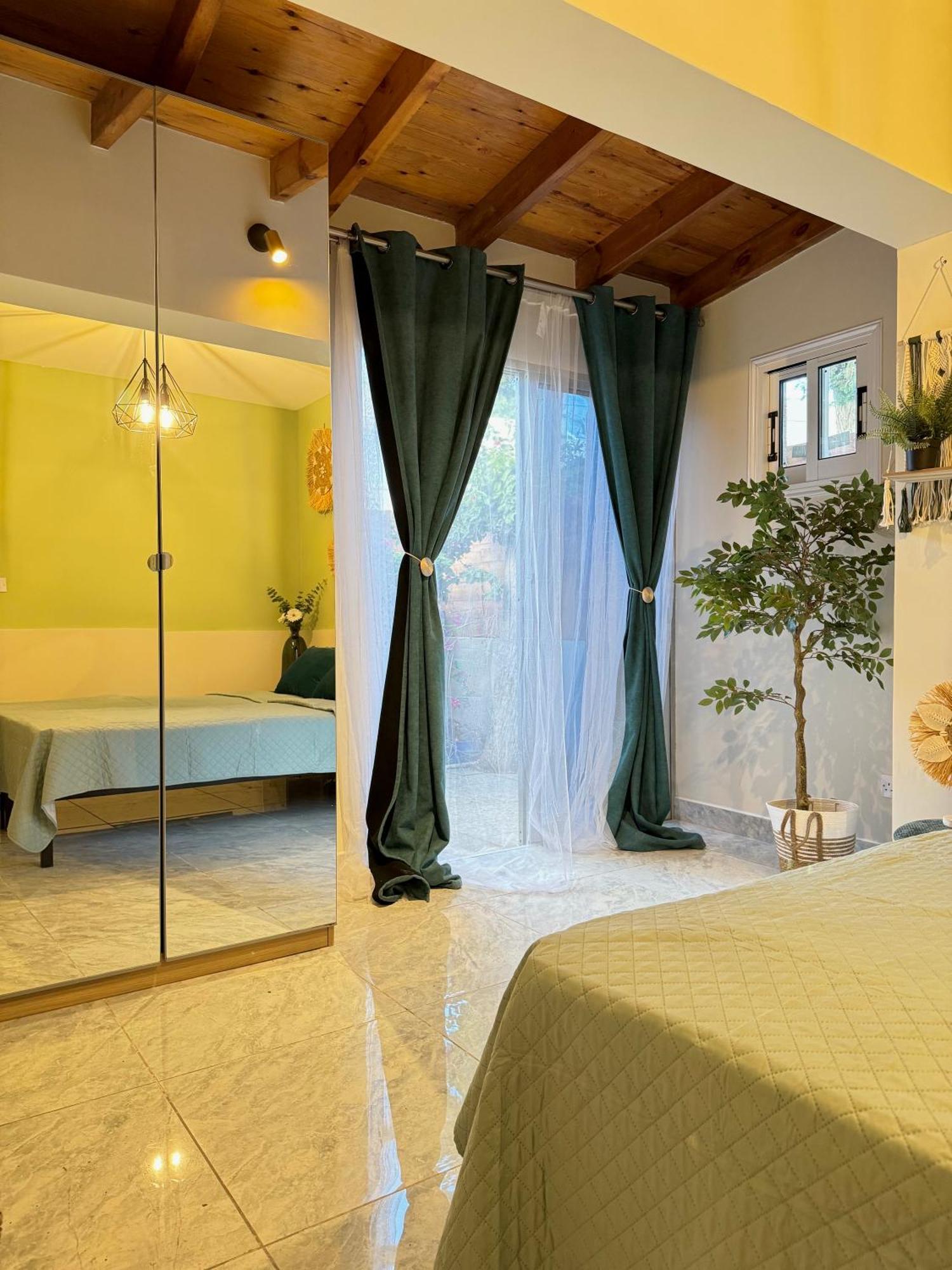 Dub House Apartment Пафос Екстериор снимка
